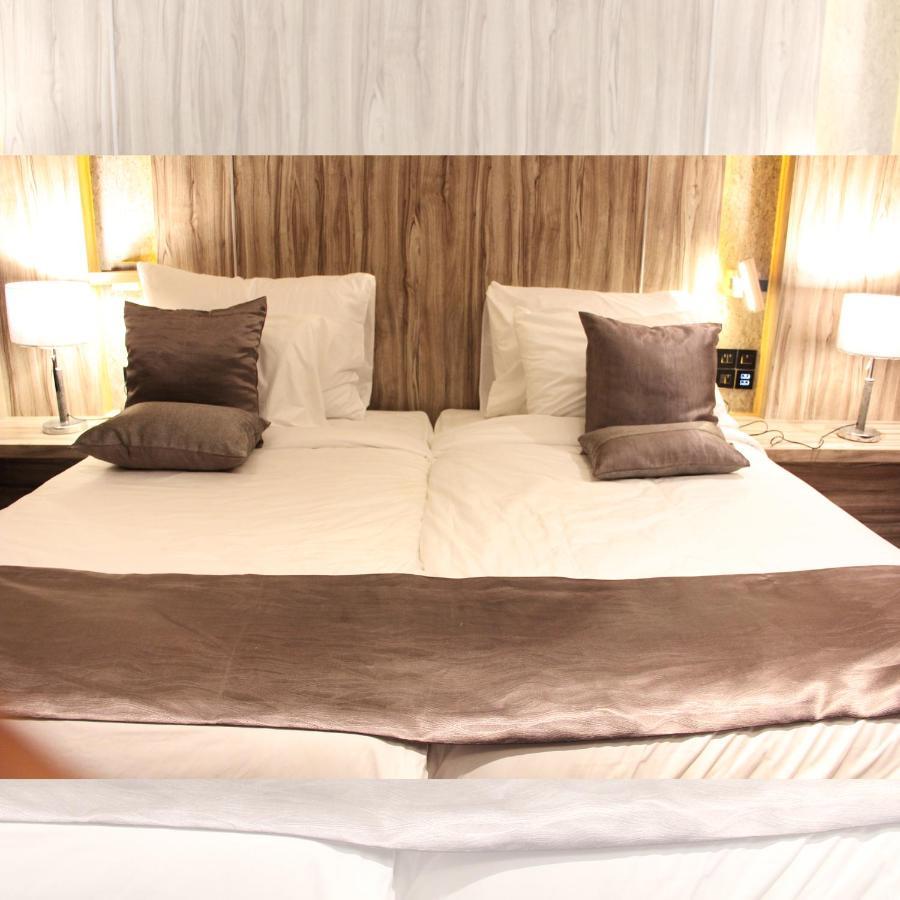 De Paris Hotel Medan Extérieur photo