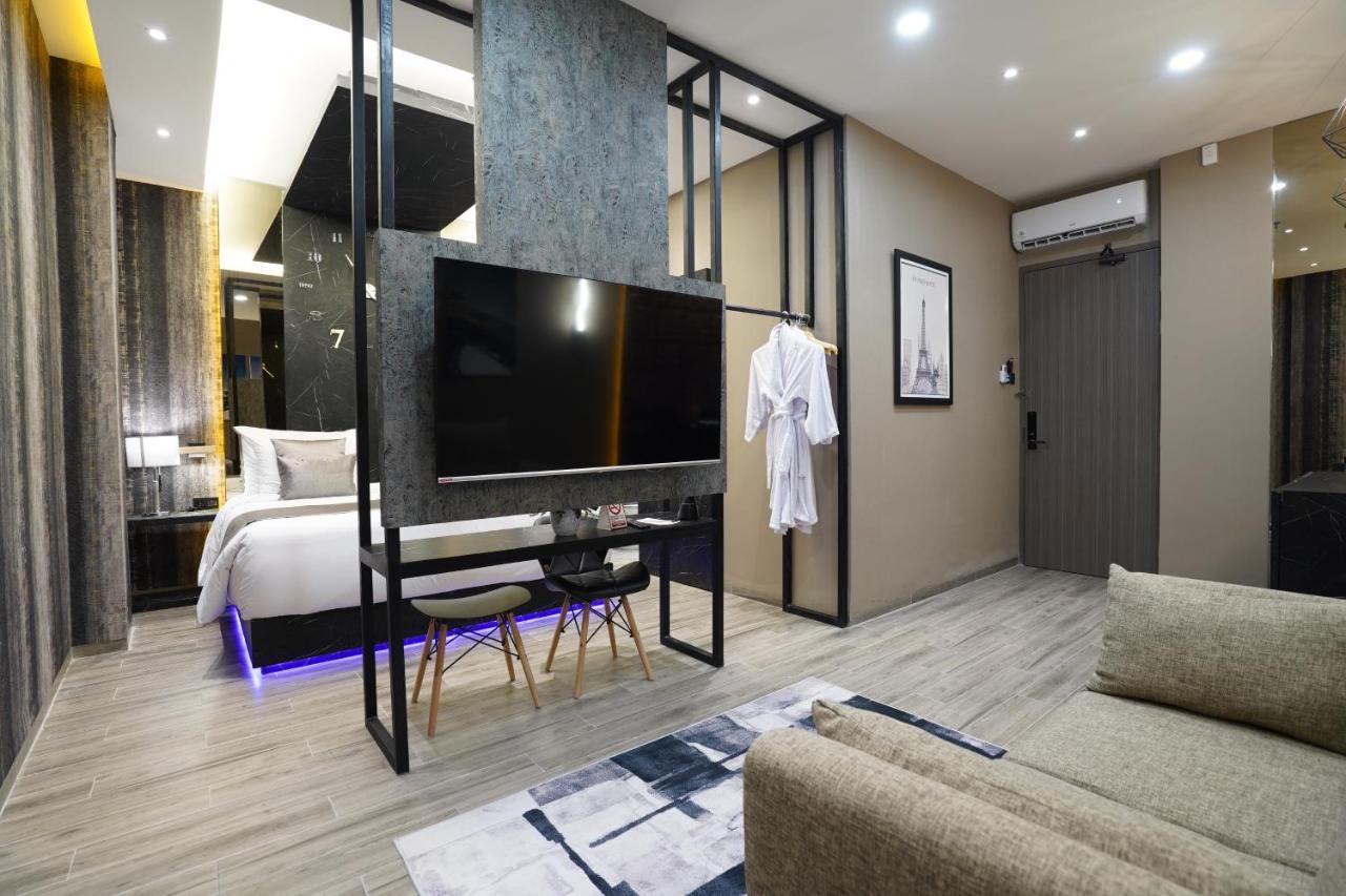 De Paris Hotel Medan Extérieur photo