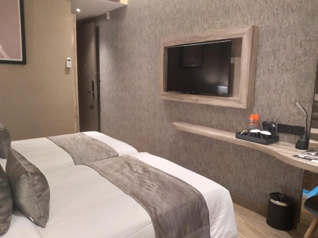 De Paris Hotel Medan Extérieur photo