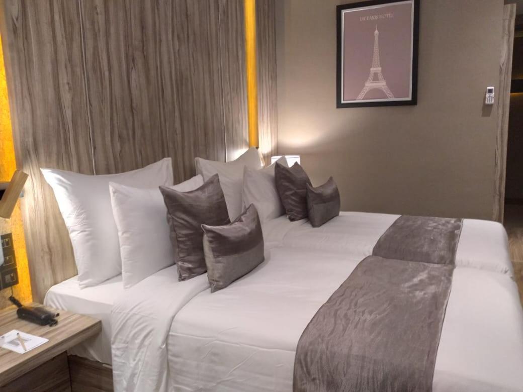 De Paris Hotel Medan Extérieur photo